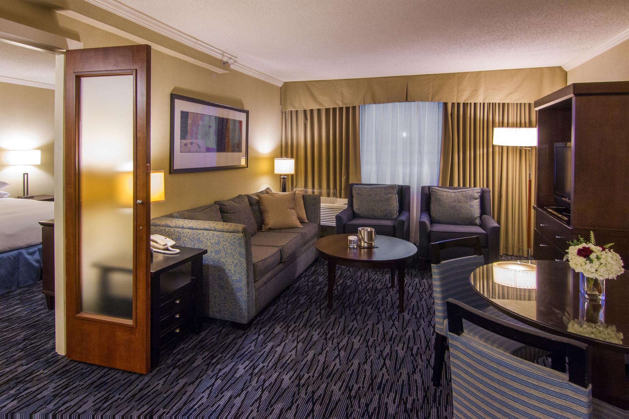 Отель Doubletree By Hilton Норуолк Экстерьер фото