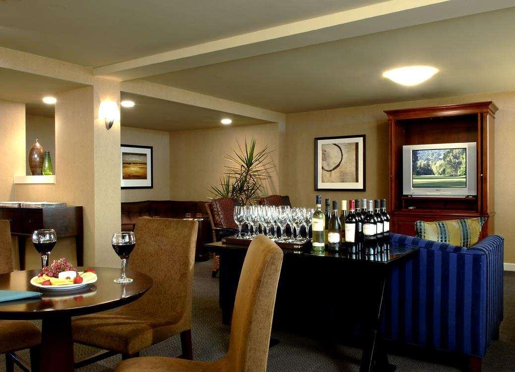 Отель Doubletree By Hilton Норуолк Экстерьер фото