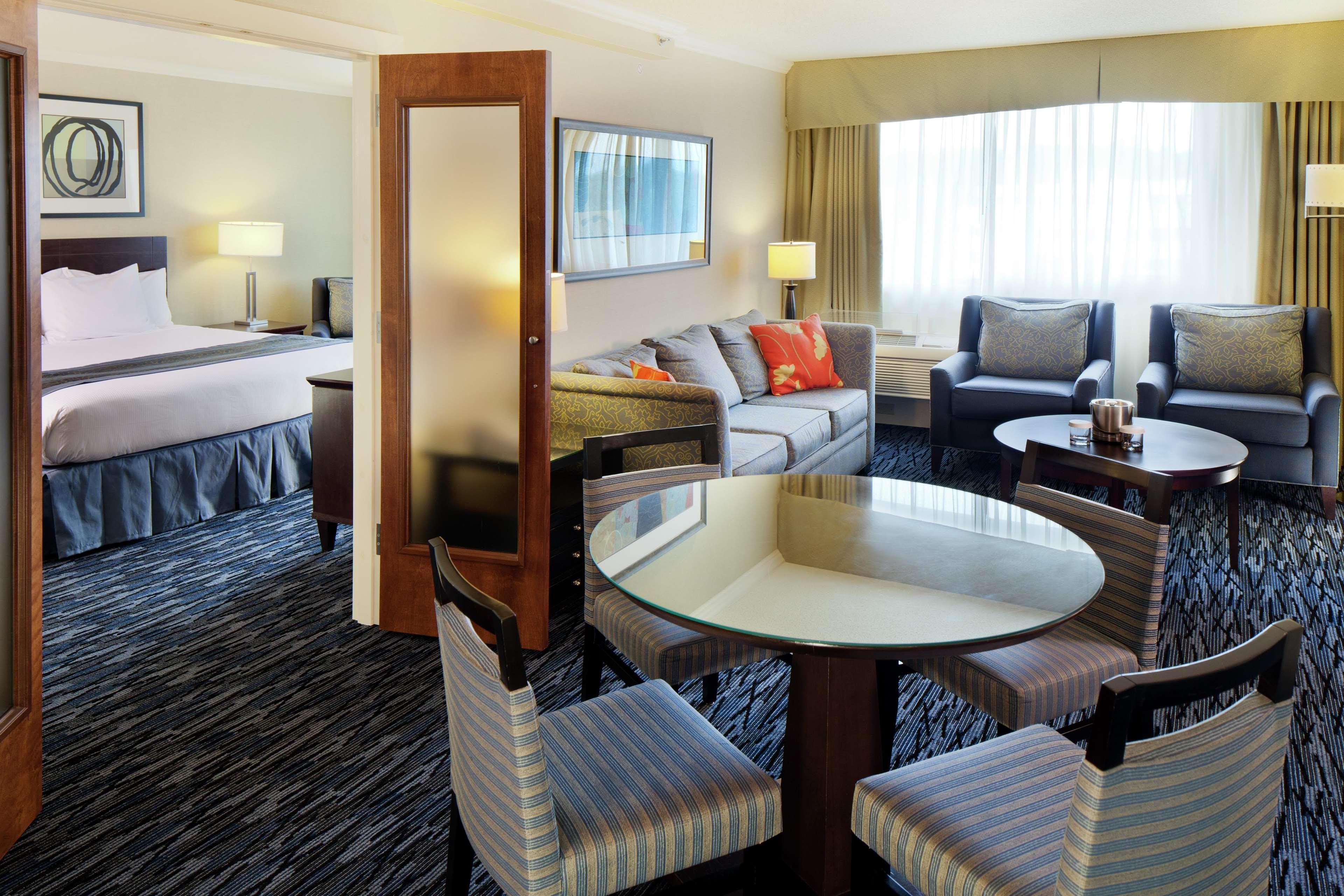 Отель Doubletree By Hilton Норуолк Номер фото