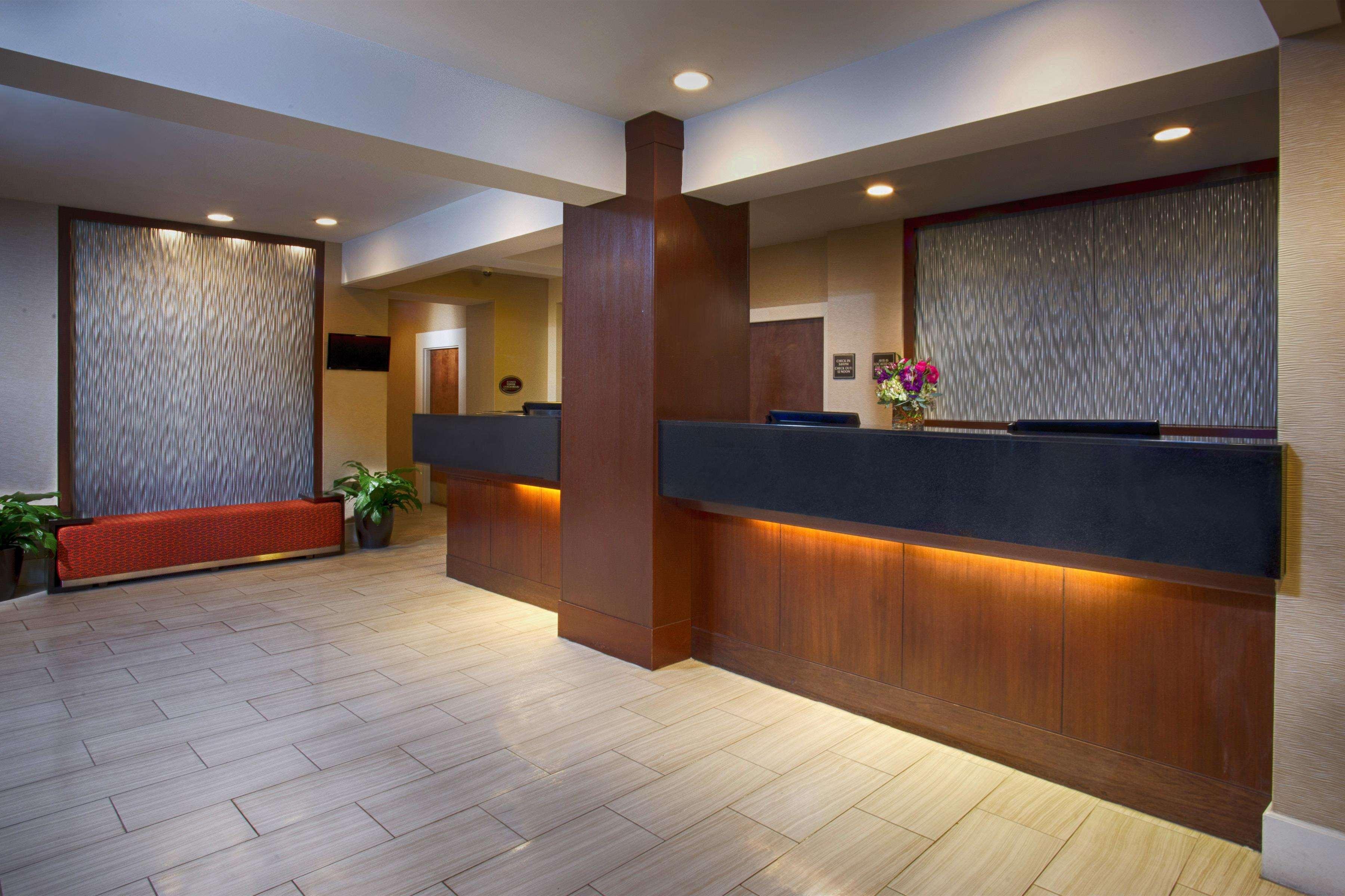 Отель Doubletree By Hilton Норуолк Экстерьер фото