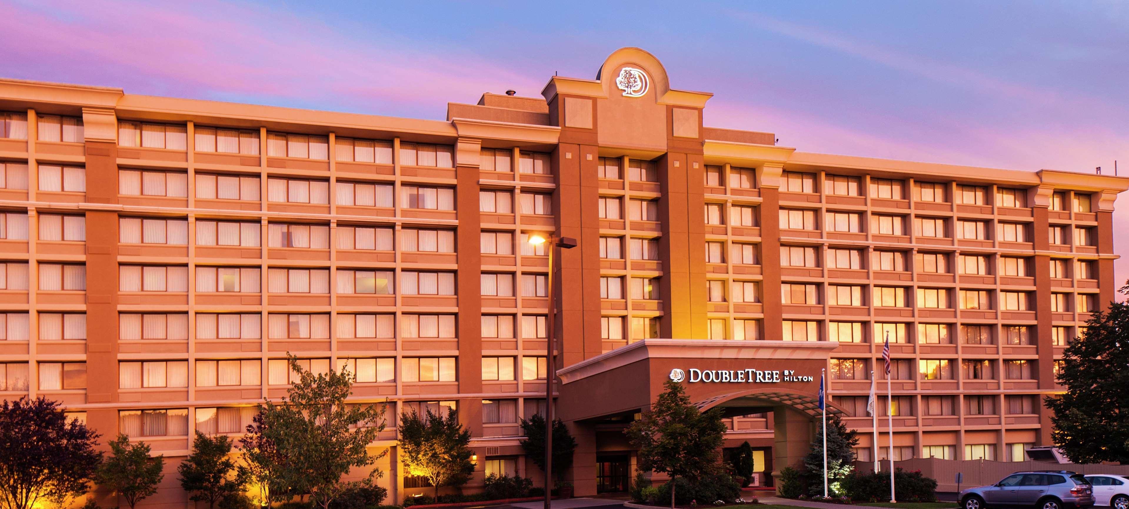 Отель Doubletree By Hilton Норуолк Экстерьер фото