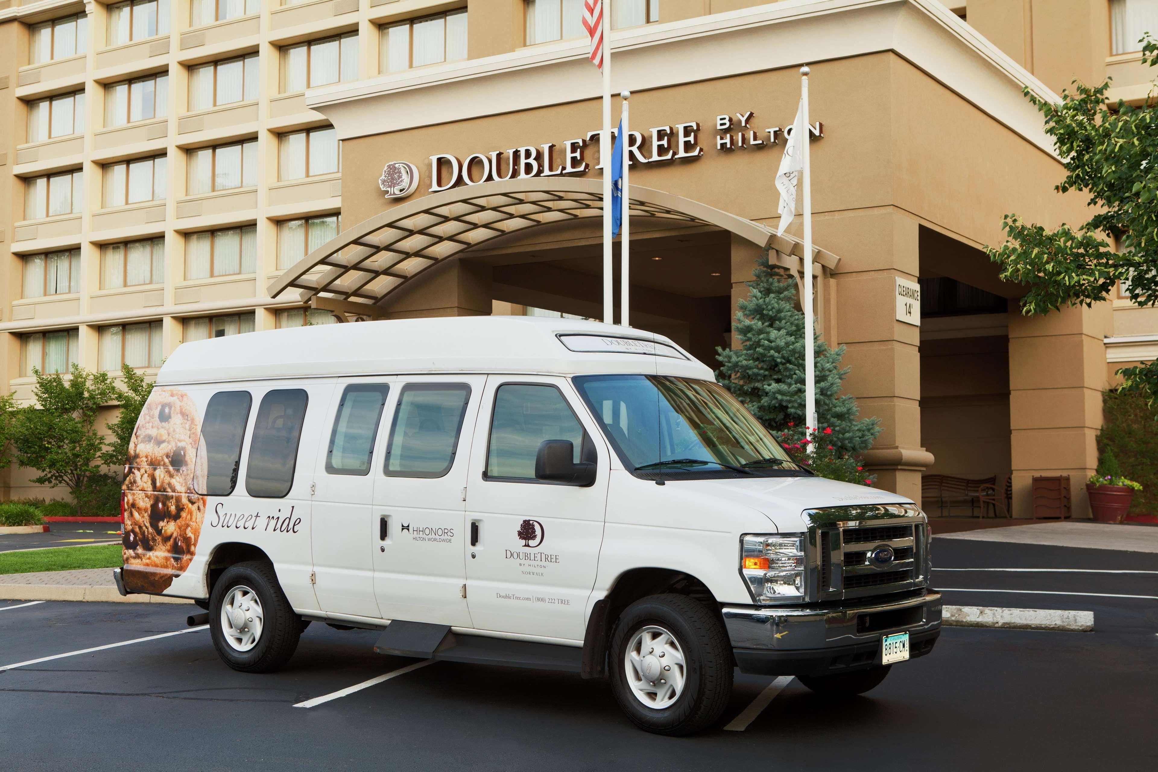 Отель Doubletree By Hilton Норуолк Экстерьер фото